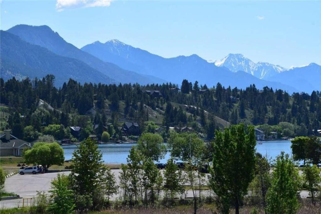 Rustic Modern 2 Bed 2 Bath With Lakeview Pool And Hot Tub Invermere Exterior foto